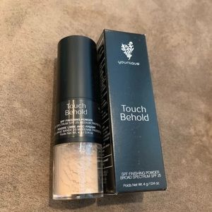 Younique finishing powder
